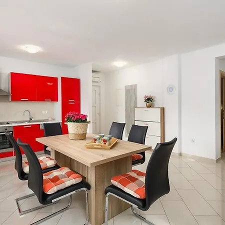 Roberta By Guide Vila *