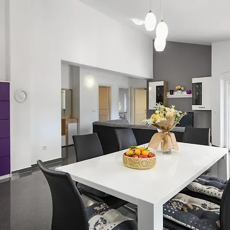 Roberta By Guide Pulici